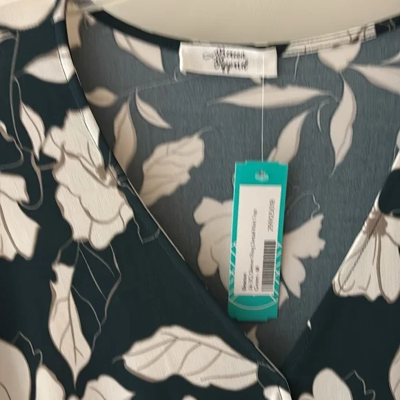 NWT BEACON APPAREL JAI 3/4 SLEEVE RING DETAILED TOP - Picture 4 of 5